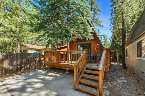 A-Frame Delight - A cute little cabin and stones throw away from Big Bear Snow Play in Big Bear City, USA