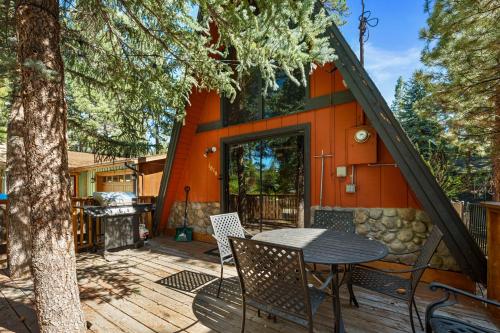 A-Frame Delight - A cute little cabin and stones throw away from Big Bear Snow Play in Big Bear City, USA
