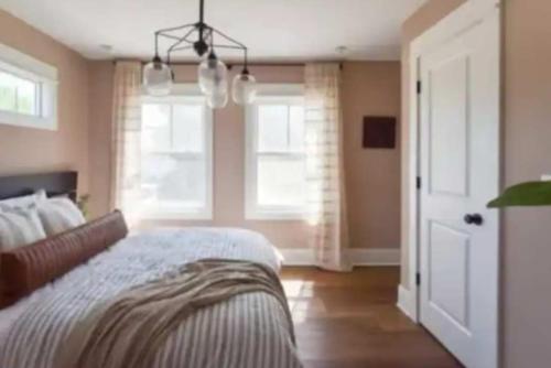 Charming Carriage house in Popular Bates Hendricks - image 5