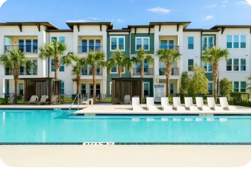 Stylish 2BR • Pool & Gym • Minutes to Disney in Winter Garden