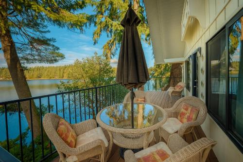 Balcony/terrace, Oyster Bay Inn & Suites in Bremerton (WA)