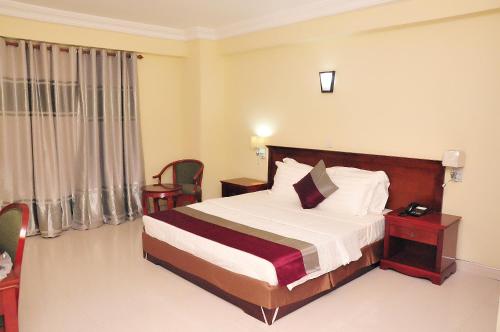 Tomreik Hotel Stop at Tomreik Hotel to discover the wonders of Accra. Featuring a satisfying list of amenities, guests will find their stay at the property a comfortable one. Service-minded staff will welcome and g
