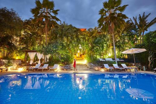 Swimming pool