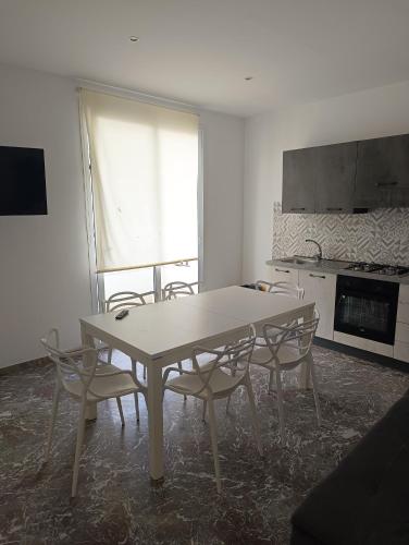2 bedrooms, 3 beds