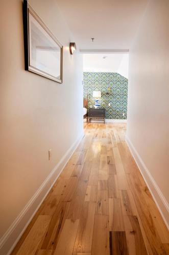 Breakwater Inn Room Type - Oceanview Deluxe King