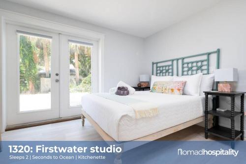 Be A Nomad - Stylish studio steps from the ocean! in Jacksonville Beach, USA