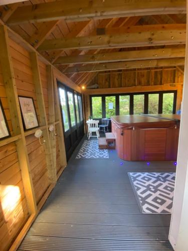 Kolam air panas, The west wing @ Hatchbank house with indoor hot tub in Kinross