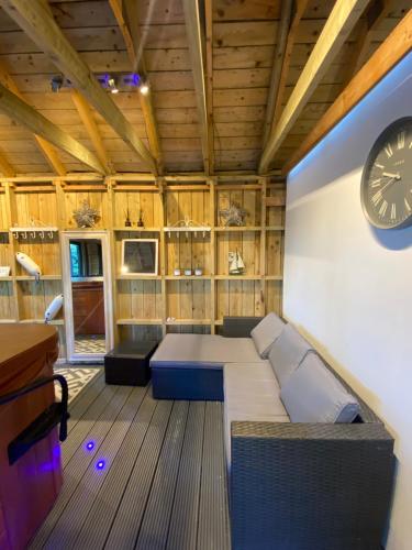 The west wing @ Hatchbank house with indoor hot tub in Kinross
