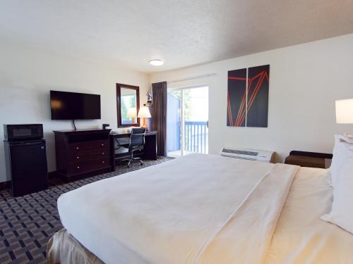 Howard Johnson by Wyndham Spokane - image 32