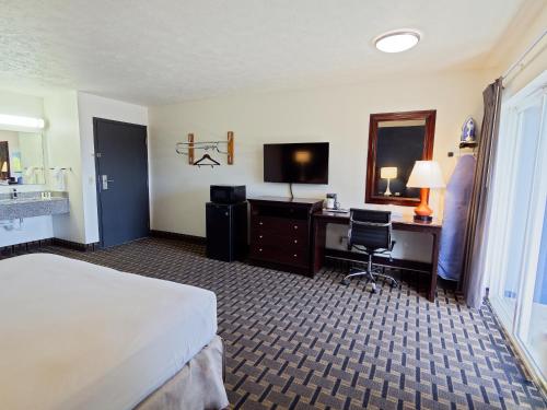 Howard Johnson by Wyndham Spokane - image 40