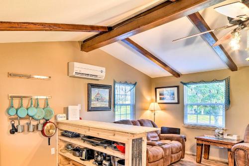 Newly Renovated Rockport Cottage 4 mil beach in Holiday Beach (TX)