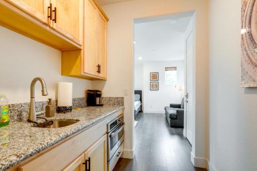 3 Mi to Golf & Shopping: Cozy Roseville Studio in Highland Reserve