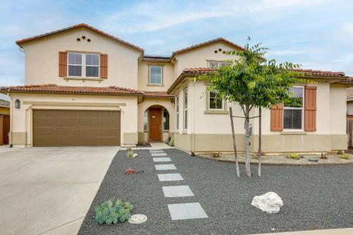 3 Mi to Golf & Shopping: Cozy Roseville Studio in Highland Reserve