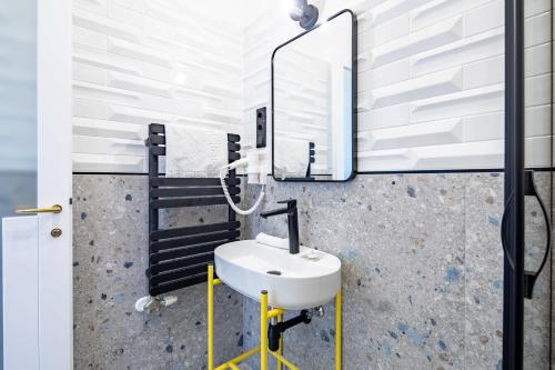 Central Modern Retreat - Easy Sleep - image 8