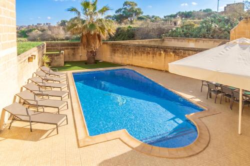 Centre Island Gozitan Farmhouse & Pool - Happy Rentals – khách sạn tại Kercem