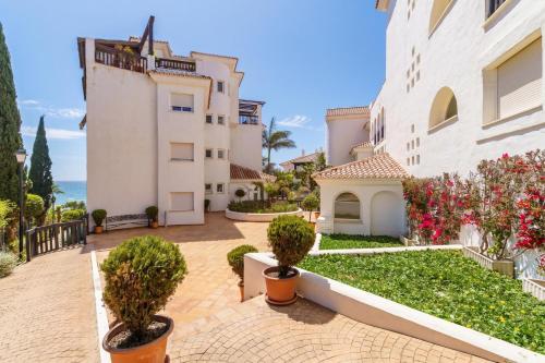 Puerta Del Mar Penthouse Beachfront - Happy Rentals - image 3