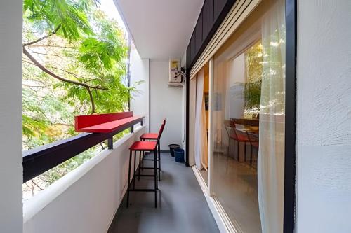 Beautiful apartment just steps from the river - image 5