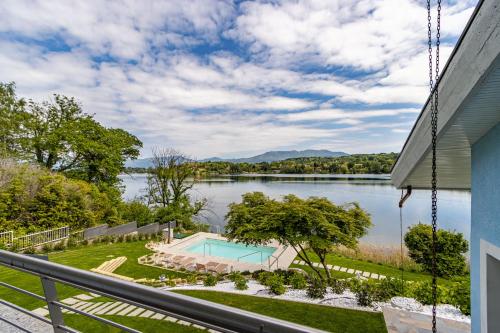 Apkārtne, Luxury Villa, swimming pool, private beach, sleeps 8 in Comabbio