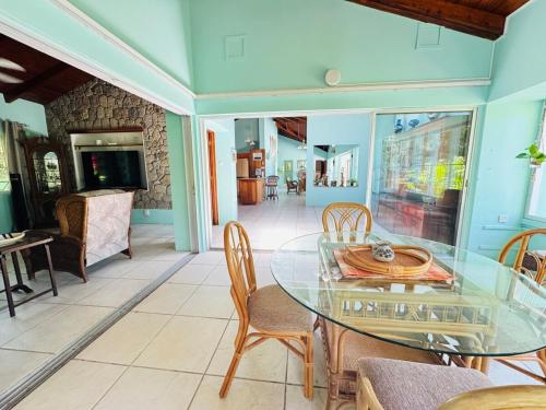Caribbean Island Getaway , Villa in Montserrat in Woodlands