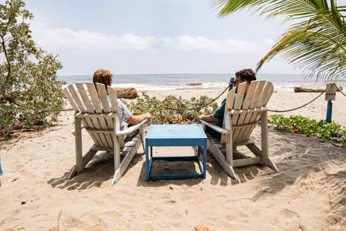 Blue Mango Beach Hotel in Calabazo