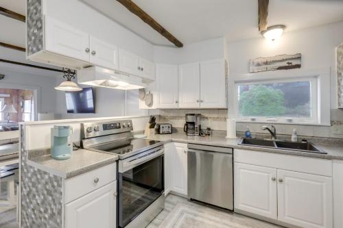 Lakefront Cabin w/ Panoramic Water View & Access in Sunapee (NH)