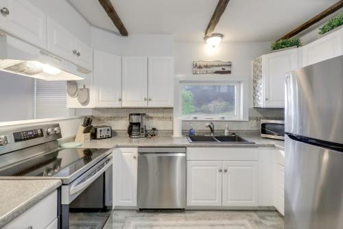 Lakefront Cabin w/ Panoramic Water View & Access in Sunapee (NH)