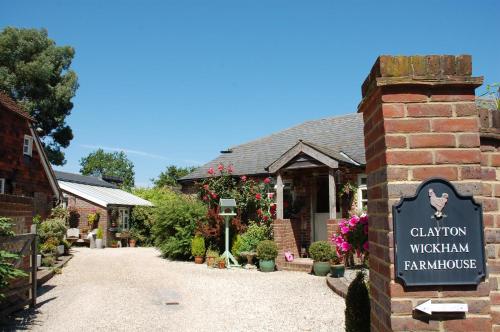 Clayton Wickham Farmhouse photo 1