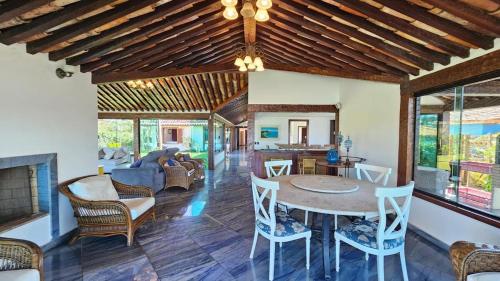 Casa Pé na Areia Ferradura, 5 Suítes (Casa Pe na Areia Ferradura, 5 Suites) in Plaja Ferradura