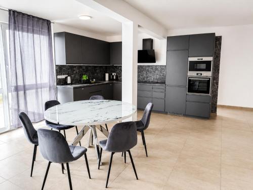 Kitchen, TheLabel Residences Frankfurt - GREY LABEL PENTHOUSE in Hofheim am Taunus