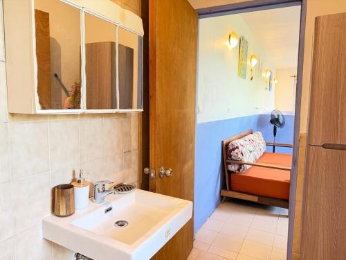 Large studio near city center - image 2