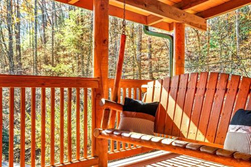 Sleeps 16 Hot Tub Game Room Near Rocky Top - image 12