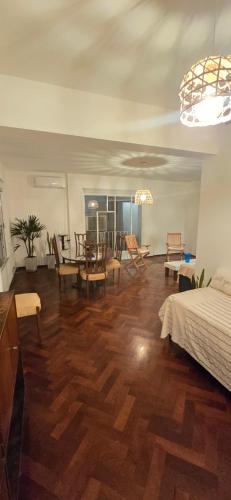 Antiguo departamento interno en el centro de Mendoza - image 3