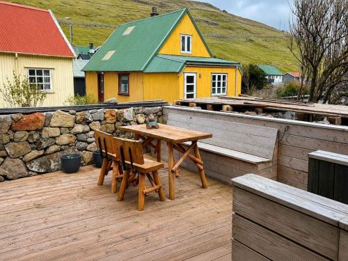 Hvanngarðs Smáttan by Stóra (Hvanngarðs Smattan by Stora) in Skálavík
