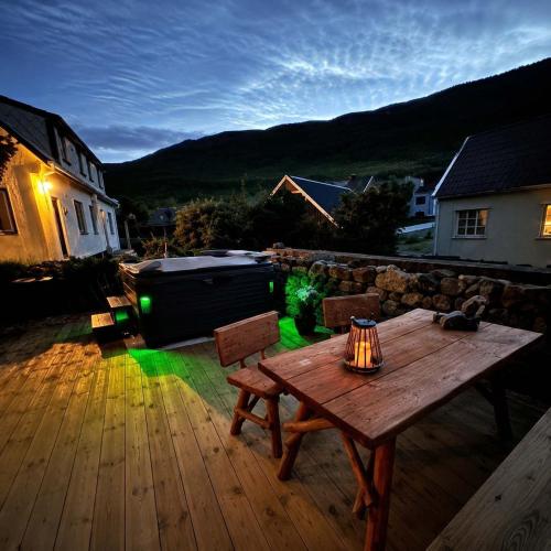 Hvanngarðs Smáttan by Stóra (Hvanngarðs Smattan by Stora) in Skálavík