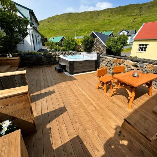 Hvanngarðs Smáttan by Stóra (Hvanngarðs Smattan by Stora) in Skálavík