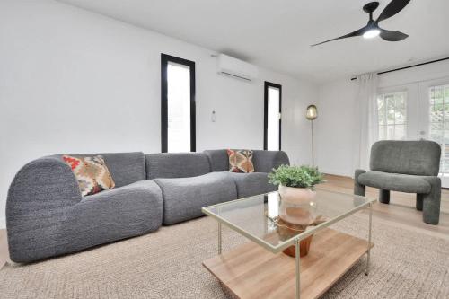 Spacious 4Br - Ksizebed pet Friendly with game room and patio - image 11