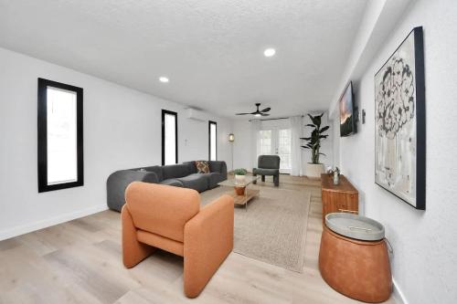 Spacious 4Br - Ksizebed pet Friendly with game room and patio - image 10