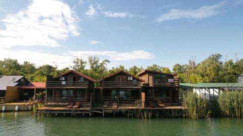 Sara Riverside Cottage