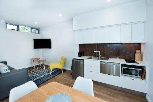 Zuhanyzó, Loxton Courthouse Apartments in Loxton