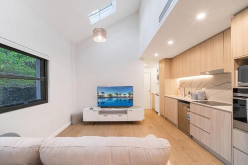 Guestroom, Double Bay Luxury Living - Private Balcony in Double Bay