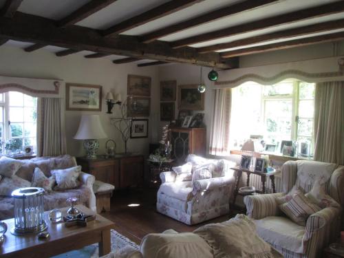 ผับ/เลาจน์, Clayton Wickham Farmhouse in คราวเล