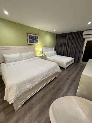 Stardust Hotel - image 40