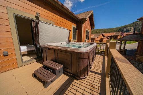 Alders 24 Outpost Dr by SummitCove Lodging in Keystone, USA