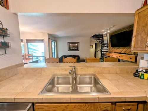 Flying Dutchman 1164 by SummitCove Lodging in Keystone, USA