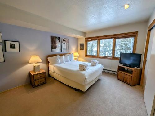 Quicksilver 1677 by SummitCove Lodging, Keystone