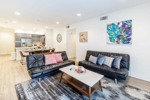 3BR 3BA Fully Furnished Apartment in Hollywood apts - image 2