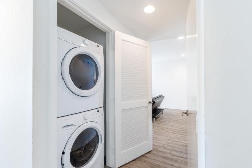 Fully furnished 3BR Apartment on Poinsettia Pl apts - image 3