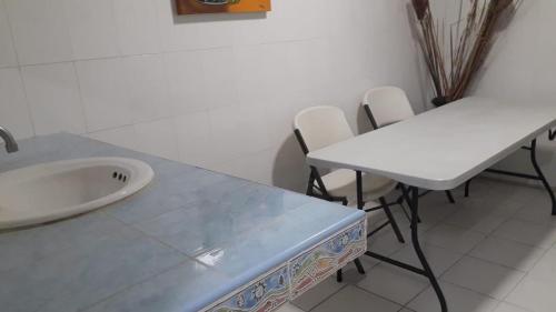 Facilities, RECAMARA INDEPENDIENTE con CAMA MATRIMONIAL AIRE ACONDICIONADO Y BANO EXCLUSIVO in Santa Rita 1
