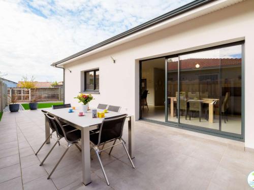 Villa 3 chambres avec jardin privatif à Biscarrosse - Classée 2 étoiles, idéale famille et amis - FR-1-877-48