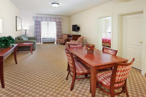 Country Inn & Suites by Radisson, Tifton, GA